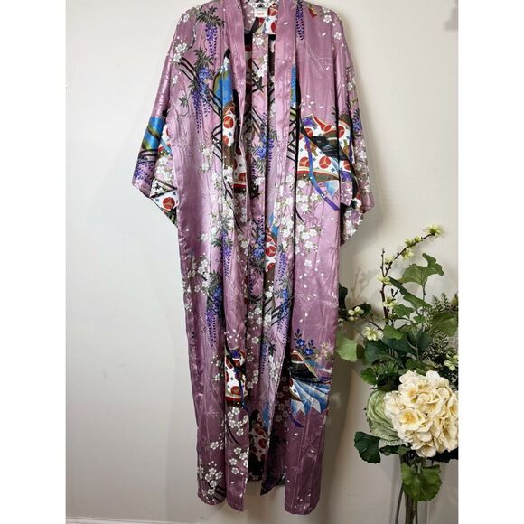 Made in Japan | Lavender Kimono Robe | Traditional Geisha & Sakura Print - Picture 4 of 12